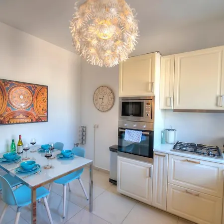 Daire Charming 2 Bedroom Close To Junior College Etus1-1 *