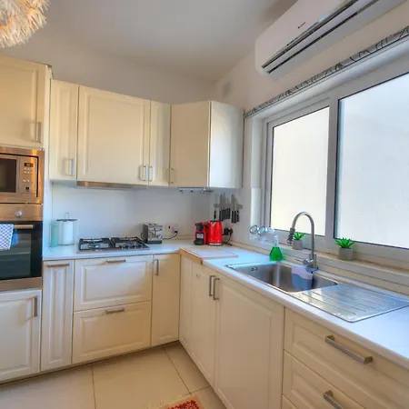 Charming 2 Bedroom Close To Junior College Etus1-1 Daire