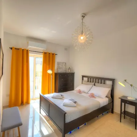 Charming 2 Bedroom Close To Junior College Etus1-1 *