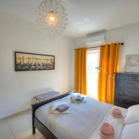 Charming 2 Bedroom Close To Junior College Etus1-1 *